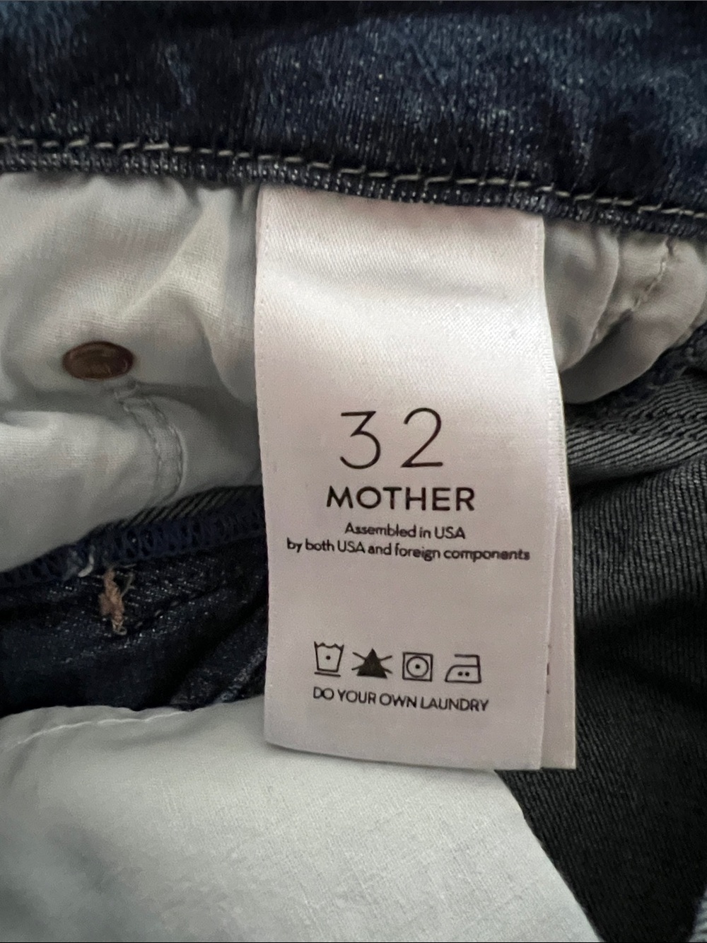 Mother Looker Ankle Fray in Girl Crush - Picture 11 of 12